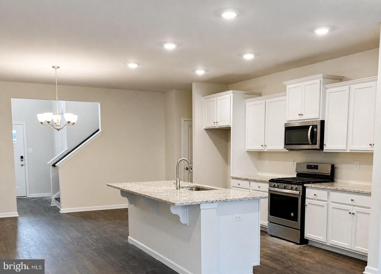 45 Morley Blvd - Photo 2 of 17