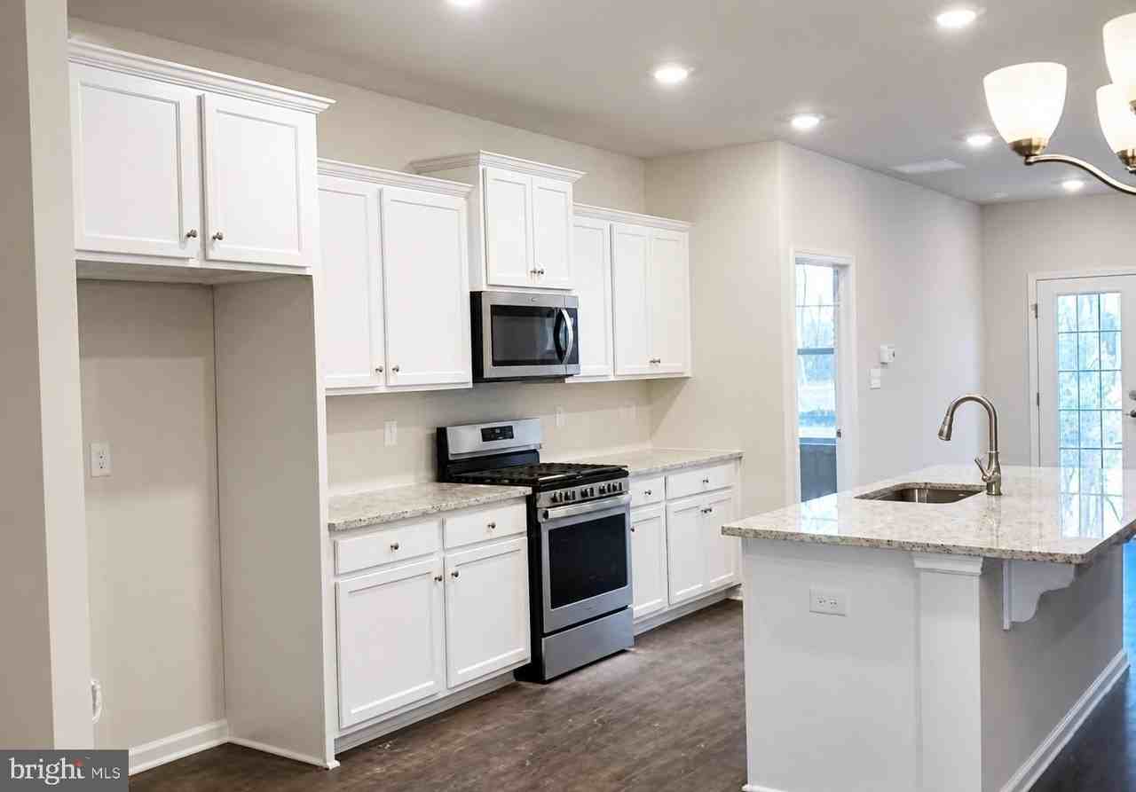 45 Morley Blvd - Photo 3 of 17