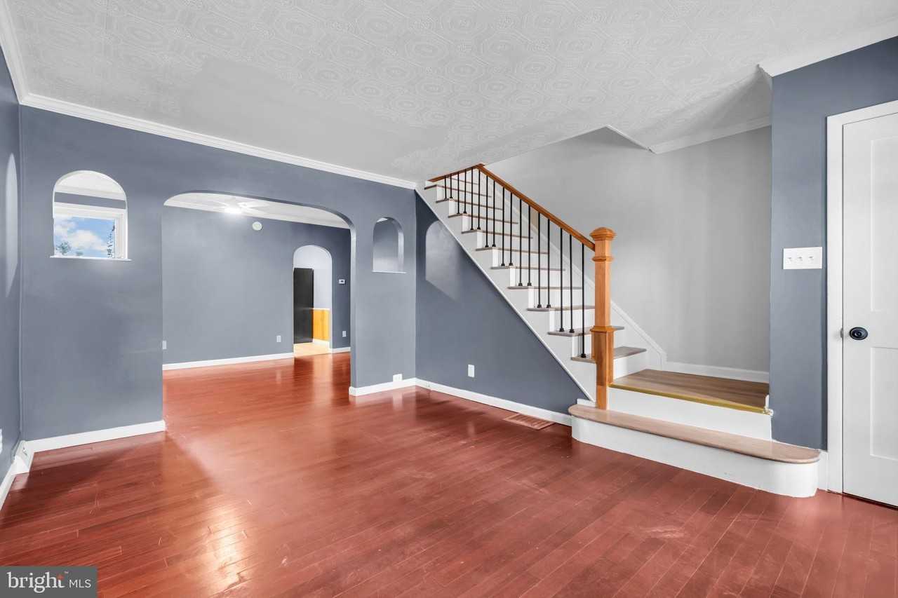 916 Jersey Ave - Photo 4 of 21