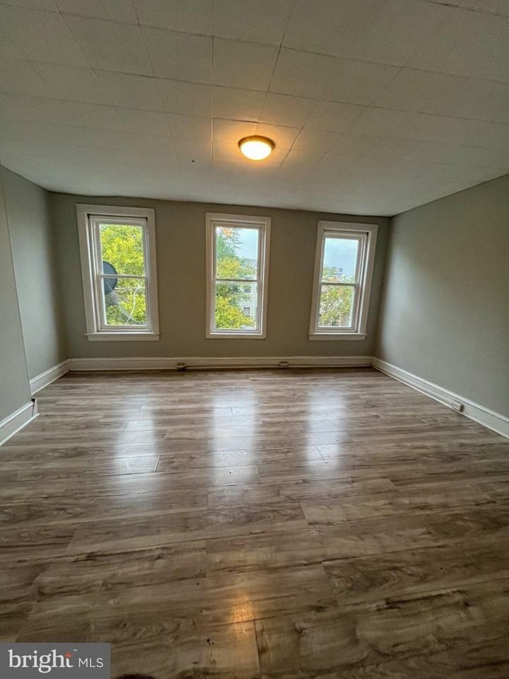 412 Lamberton St - Photo 3 of 15