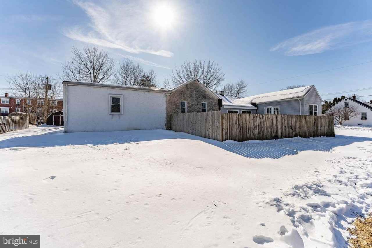 390 Mary St - Photo 4 of 50