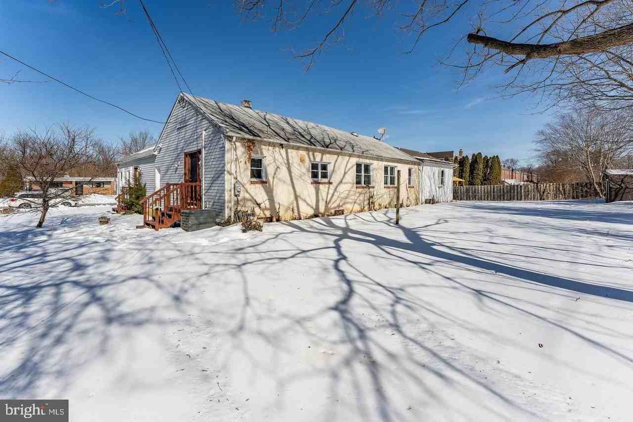 390 Mary St - Photo 5 of 50