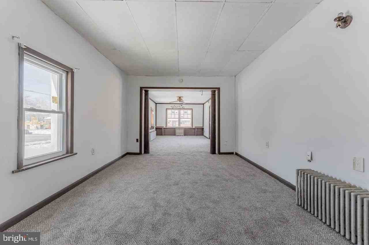 390 Mary St - Photo 7 of 50