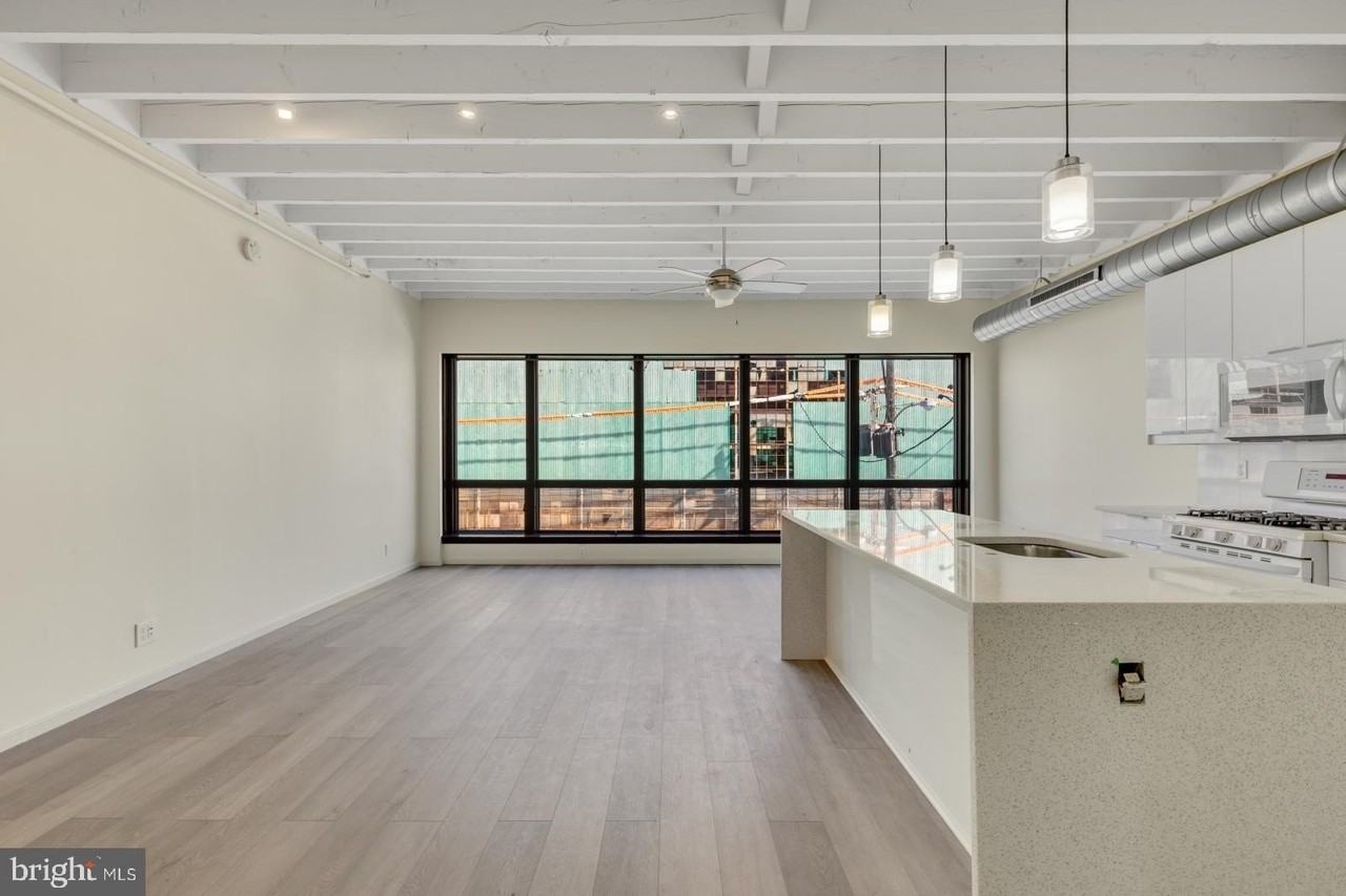 2520 E Hagert St #2 - Photo 3 of 30
