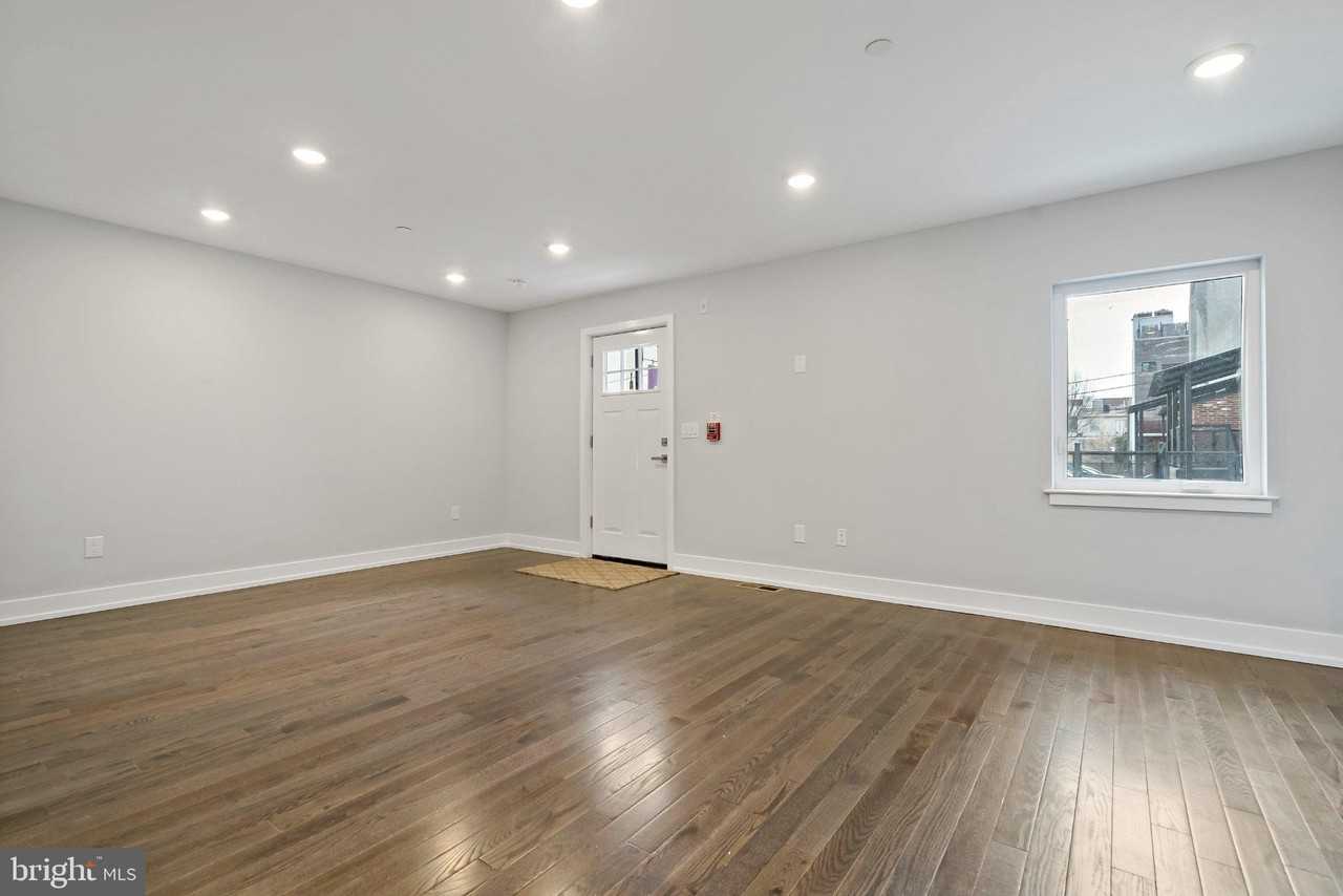 1533 N 2nd St #1B - Photo 2 of 17