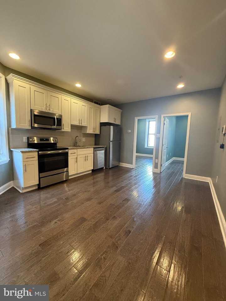 1510 N 17th St #2F - Photo 2 of 6