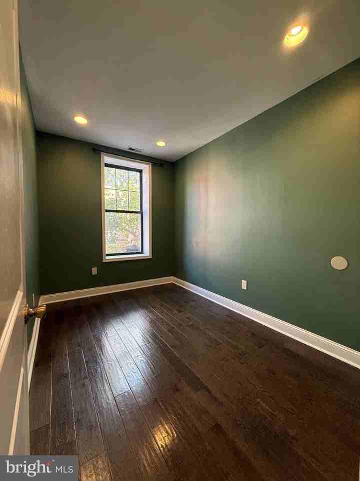 1510 N 17th St #2F - Photo 4 of 6