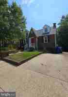 featured image of 626 N George Mason Dr