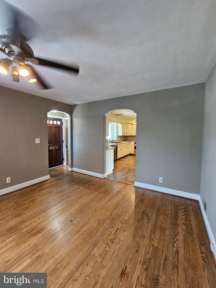 626 N George Mason Dr - Photo 2 of 40