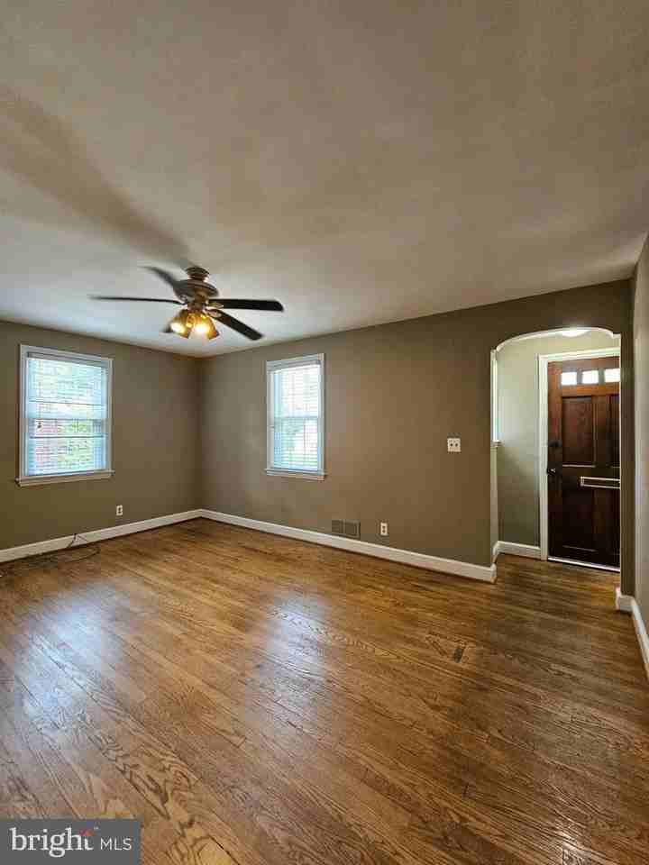 626 N George Mason Dr - Photo 3 of 40