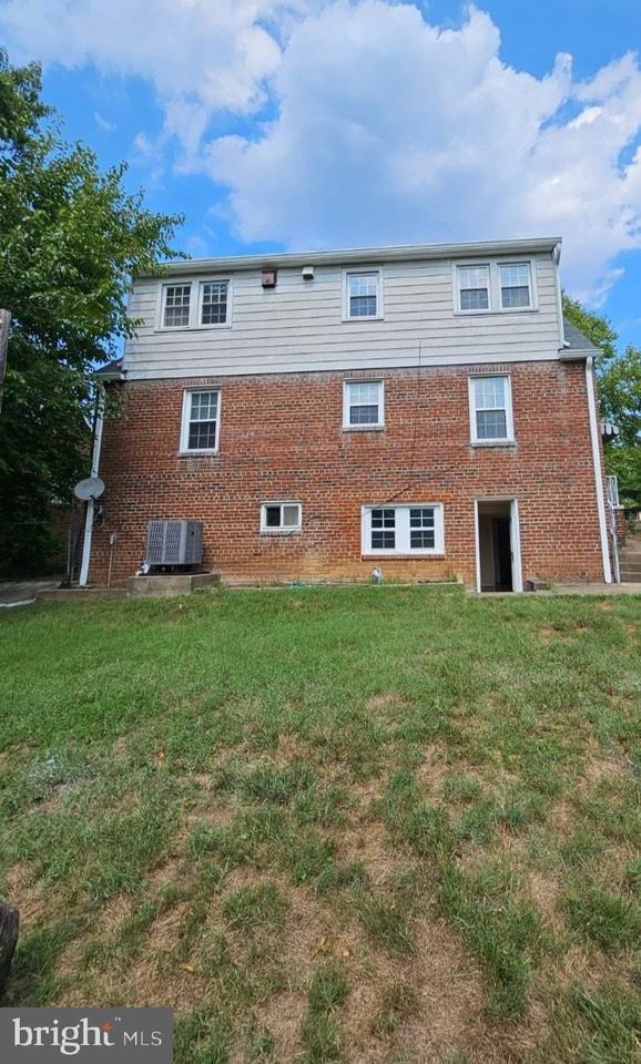 626 N George Mason Dr - Photo 5 of 40