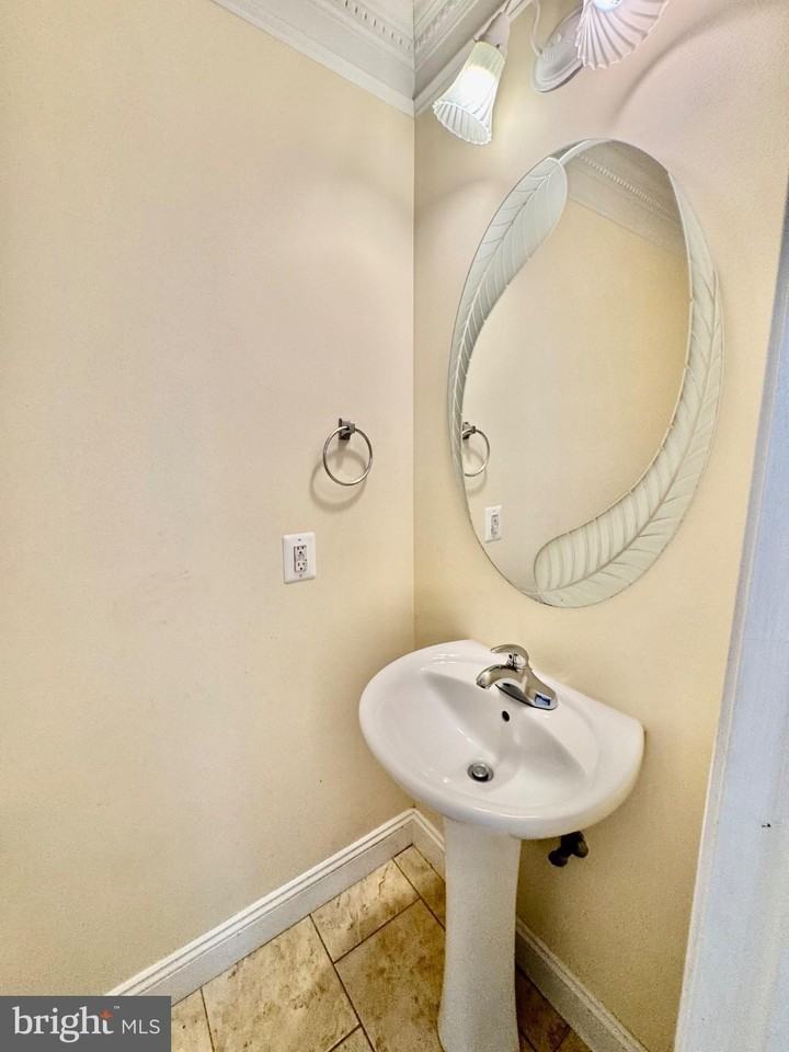 104 Eastside Ln - Photo 3 of 20
