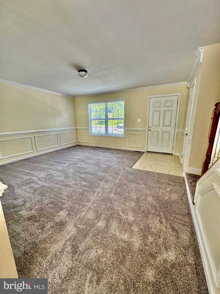 104 Eastside Ln - Photo 4 of 20