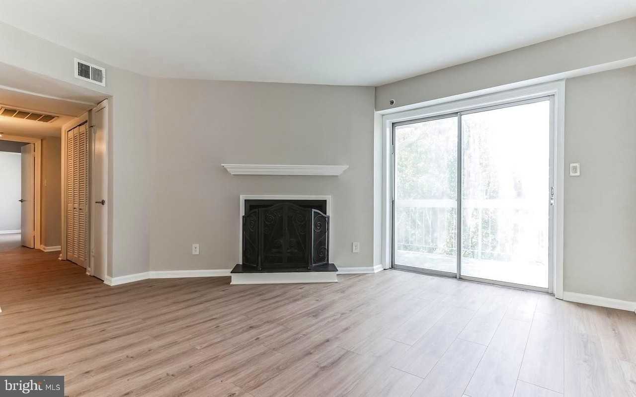 3179 Summit Square Dr #2E6 - Photo 6 of 36