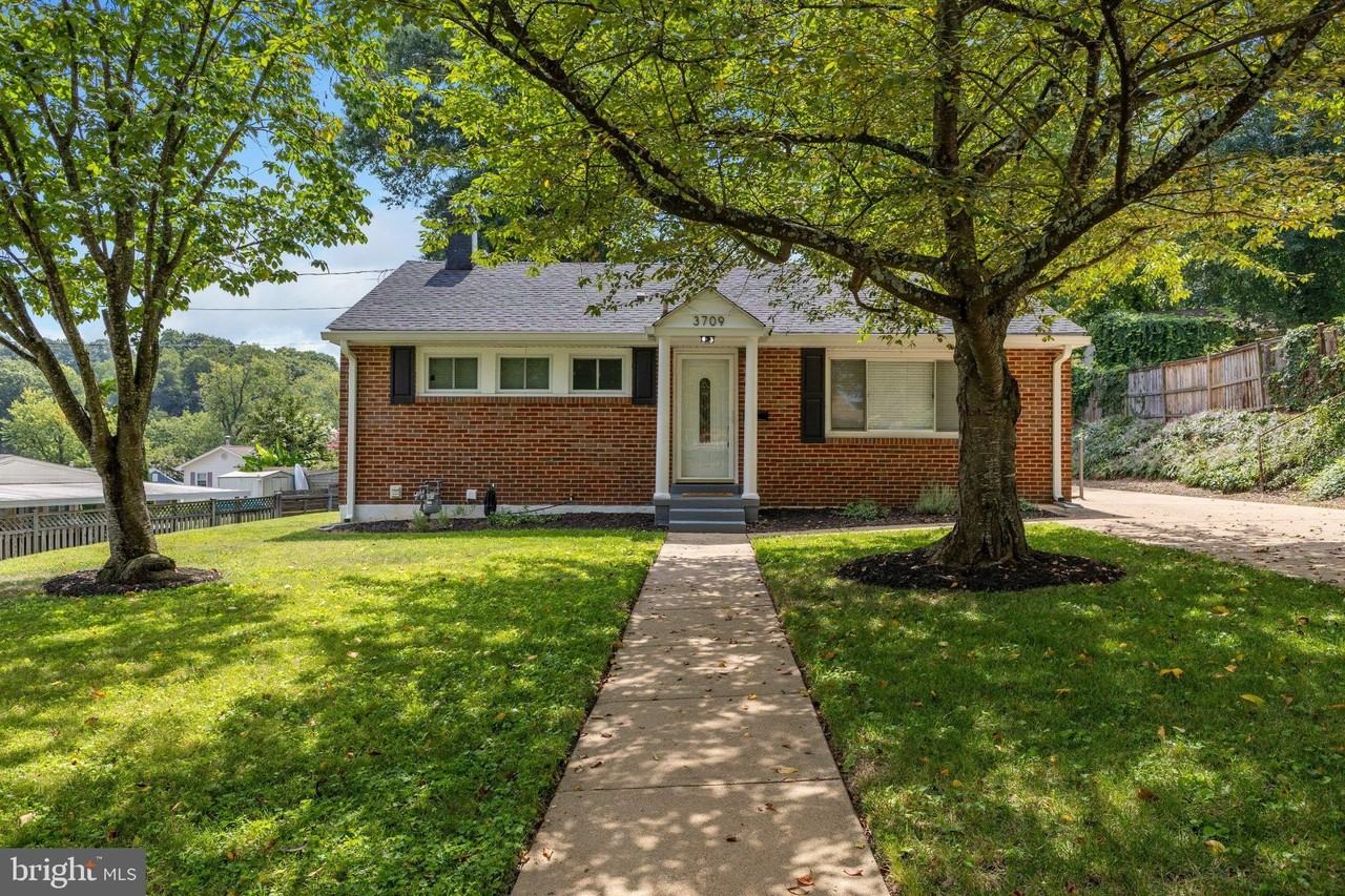 3709 Heather Ct - Photo 2 of 28