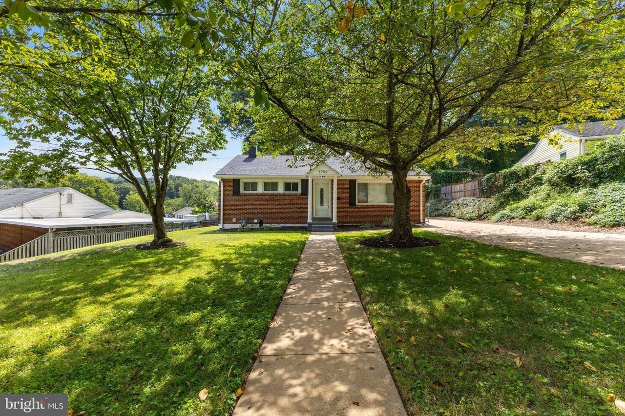 3709 Heather Ct - Photo 3 of 28