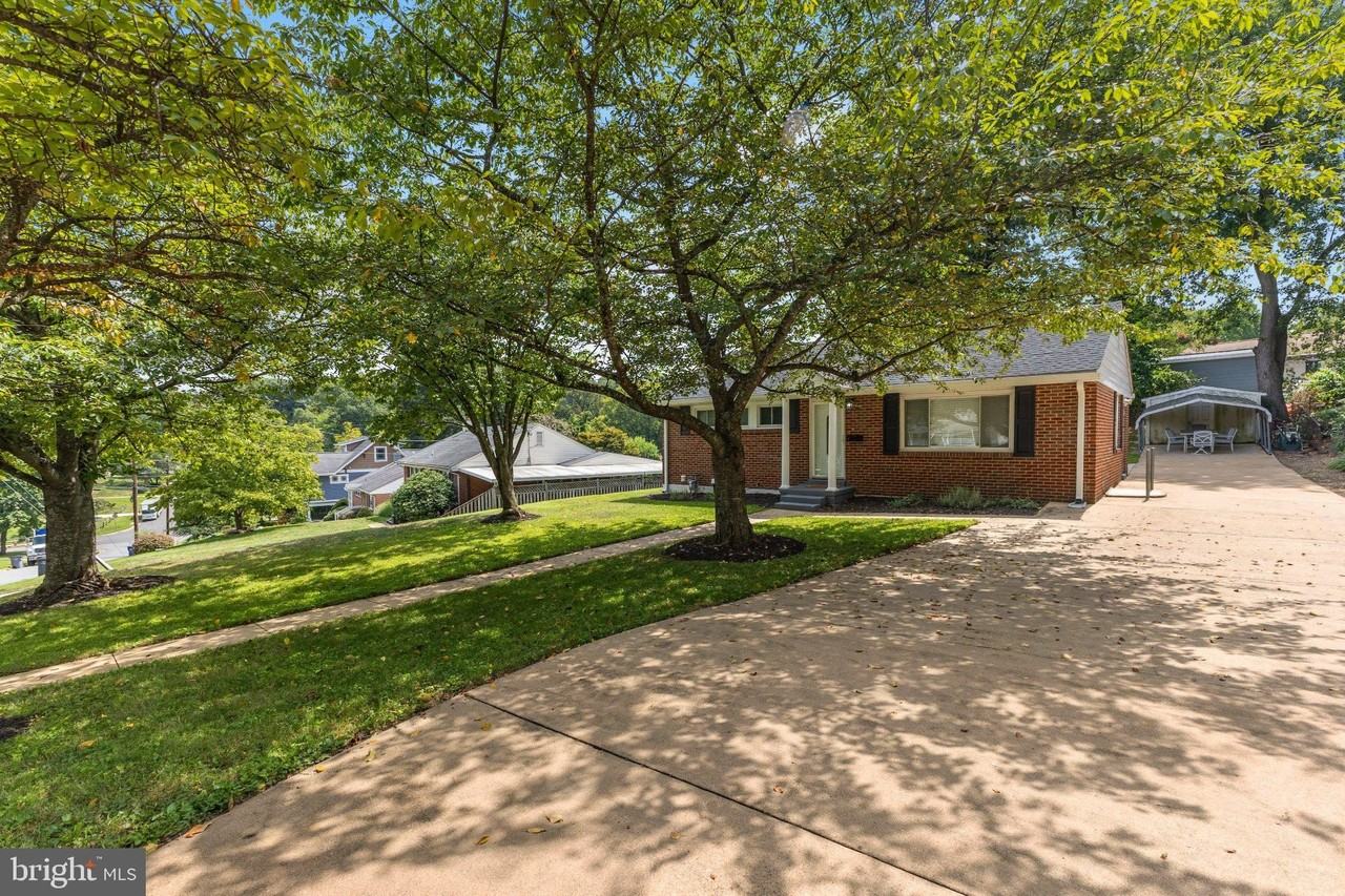 3709 Heather Ct - Photo 4 of 28