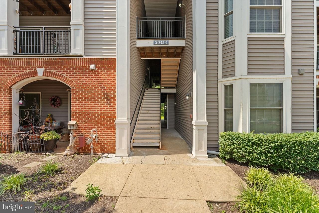 20453 Chesapeake Sq #103 - Photo 4 of 45