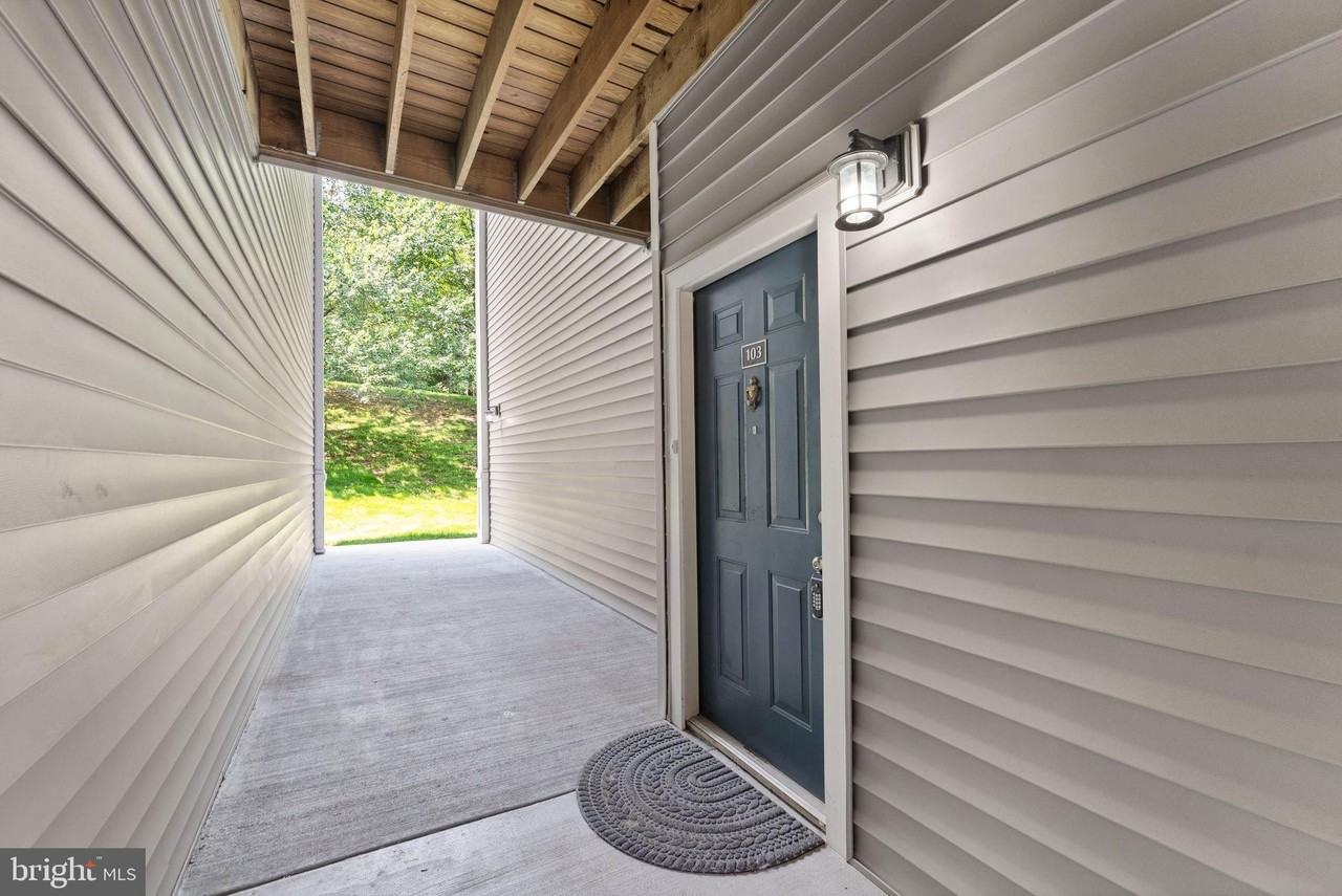 20453 Chesapeake Sq #103 - Photo 5 of 45