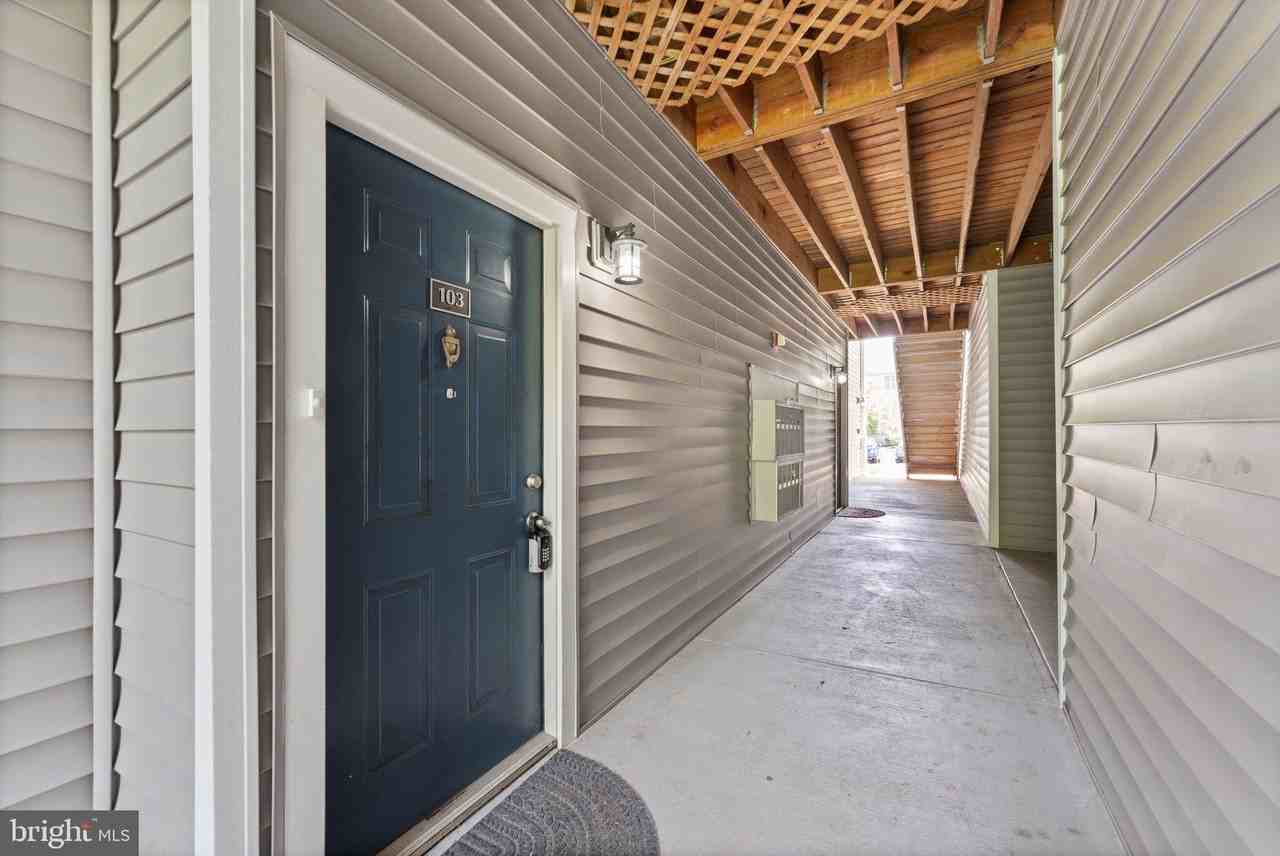 20453 Chesapeake Sq #103 - Photo 6 of 45