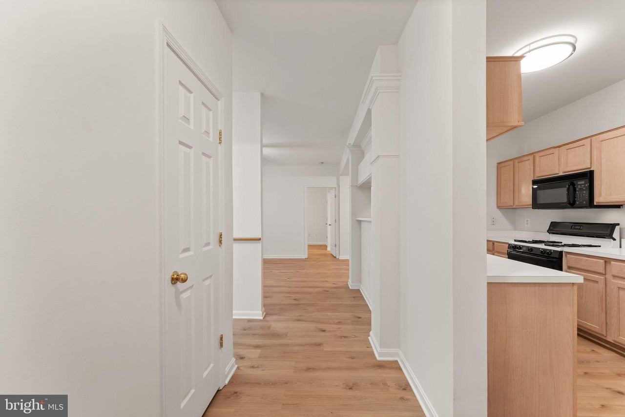 20453 Chesapeake Sq #103 - Photo 7 of 45
