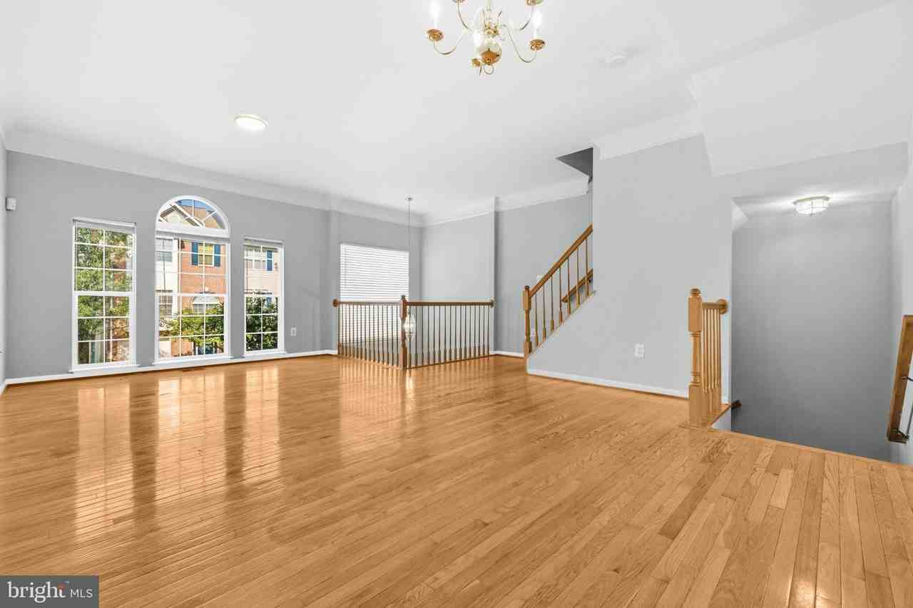 6687 Roderick Loop - Photo 3 of 46