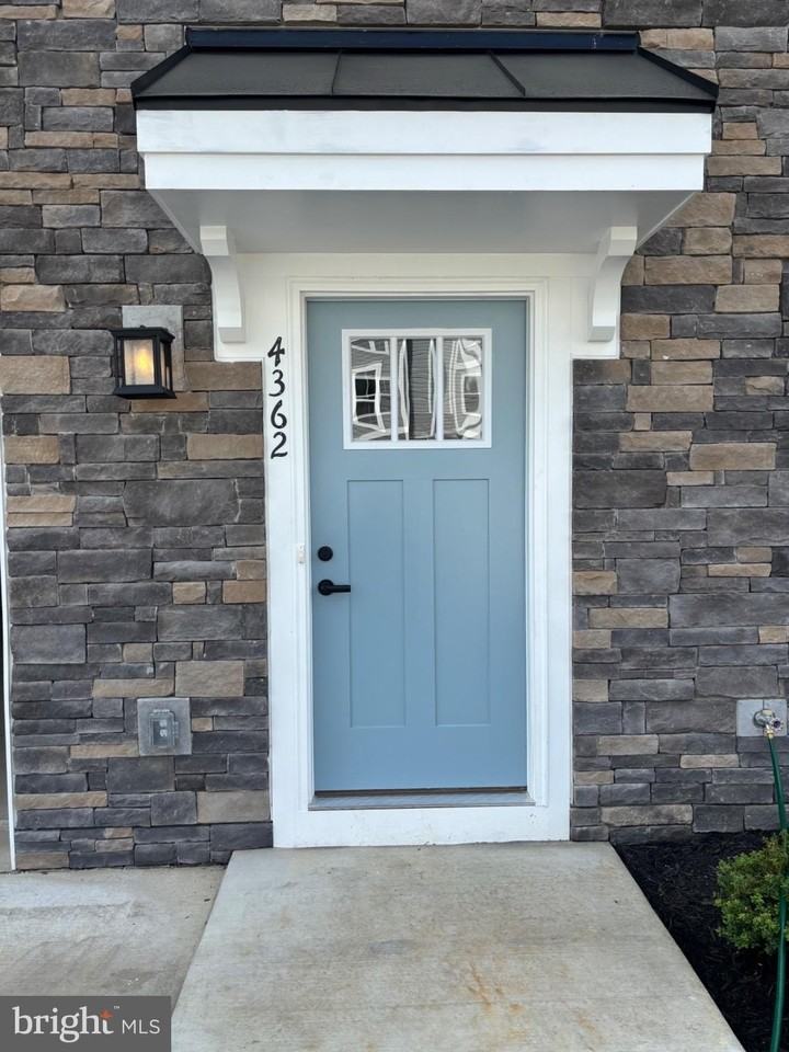 4362 Southerby Dr - Photo 4 of 44