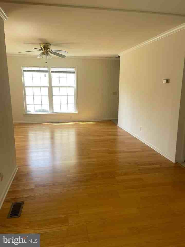 245 7th St - Photo 2 of 17
