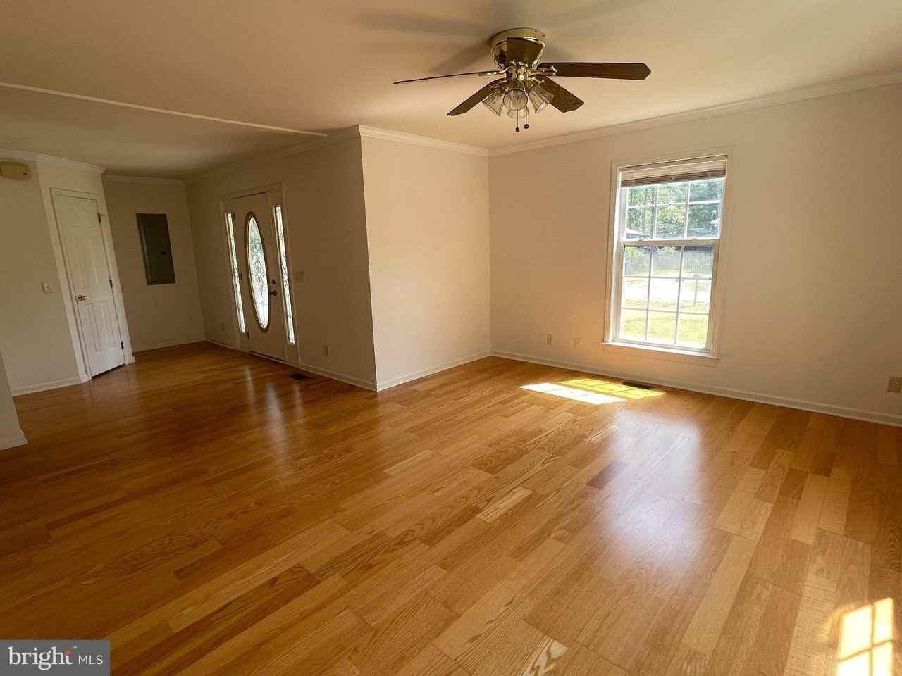 245 7th St - Photo 5 of 17