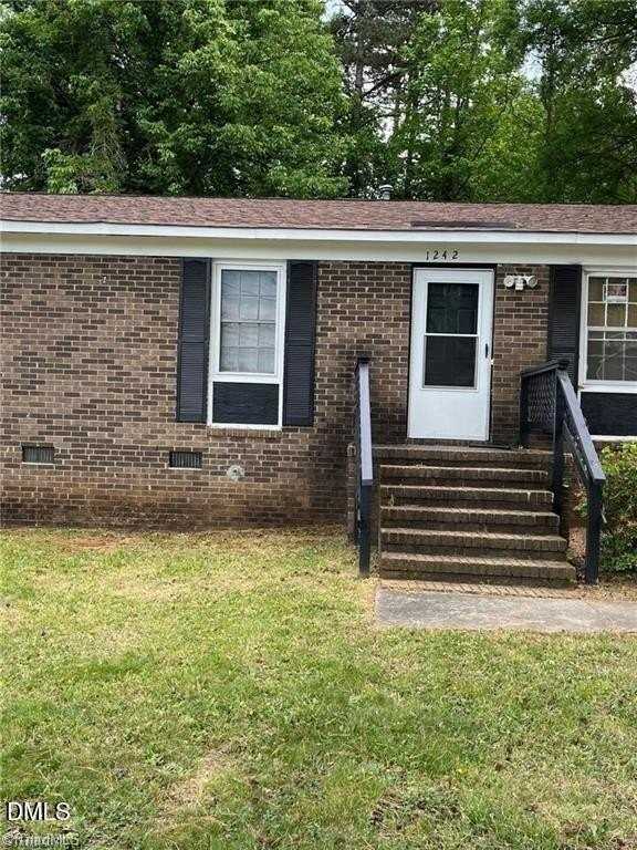1242 Woodbriar Ave