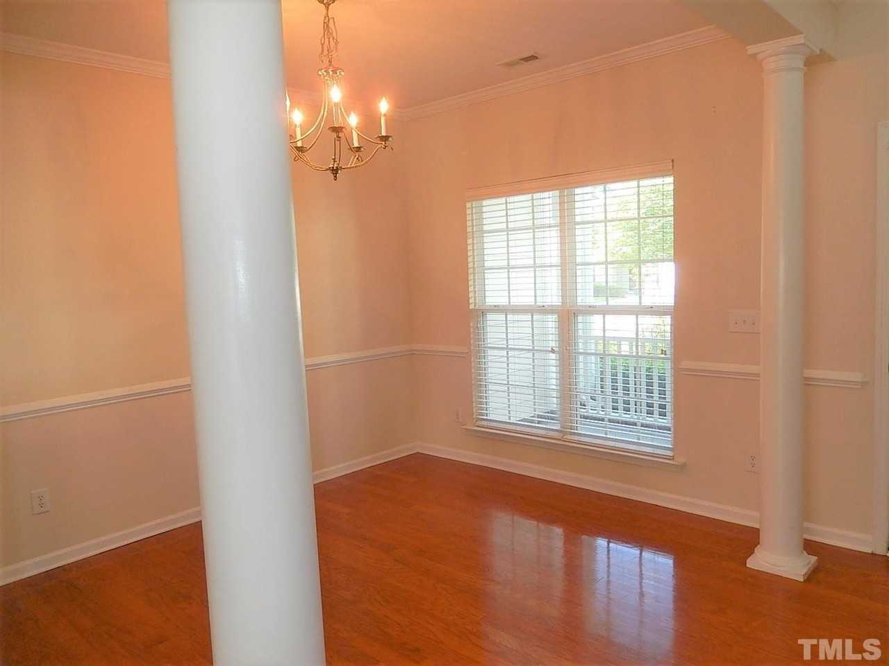 10651 Edmundson Ave - Photo 5 of 31