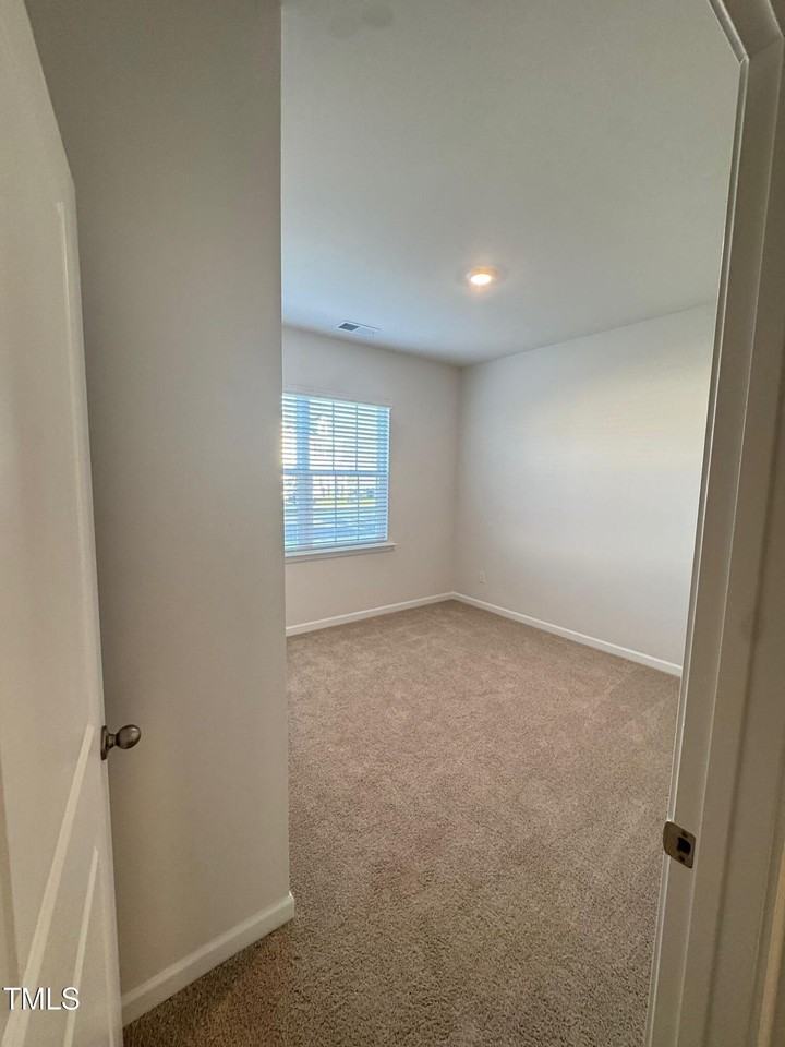 425 Ashley Run - Photo 5 of 50
