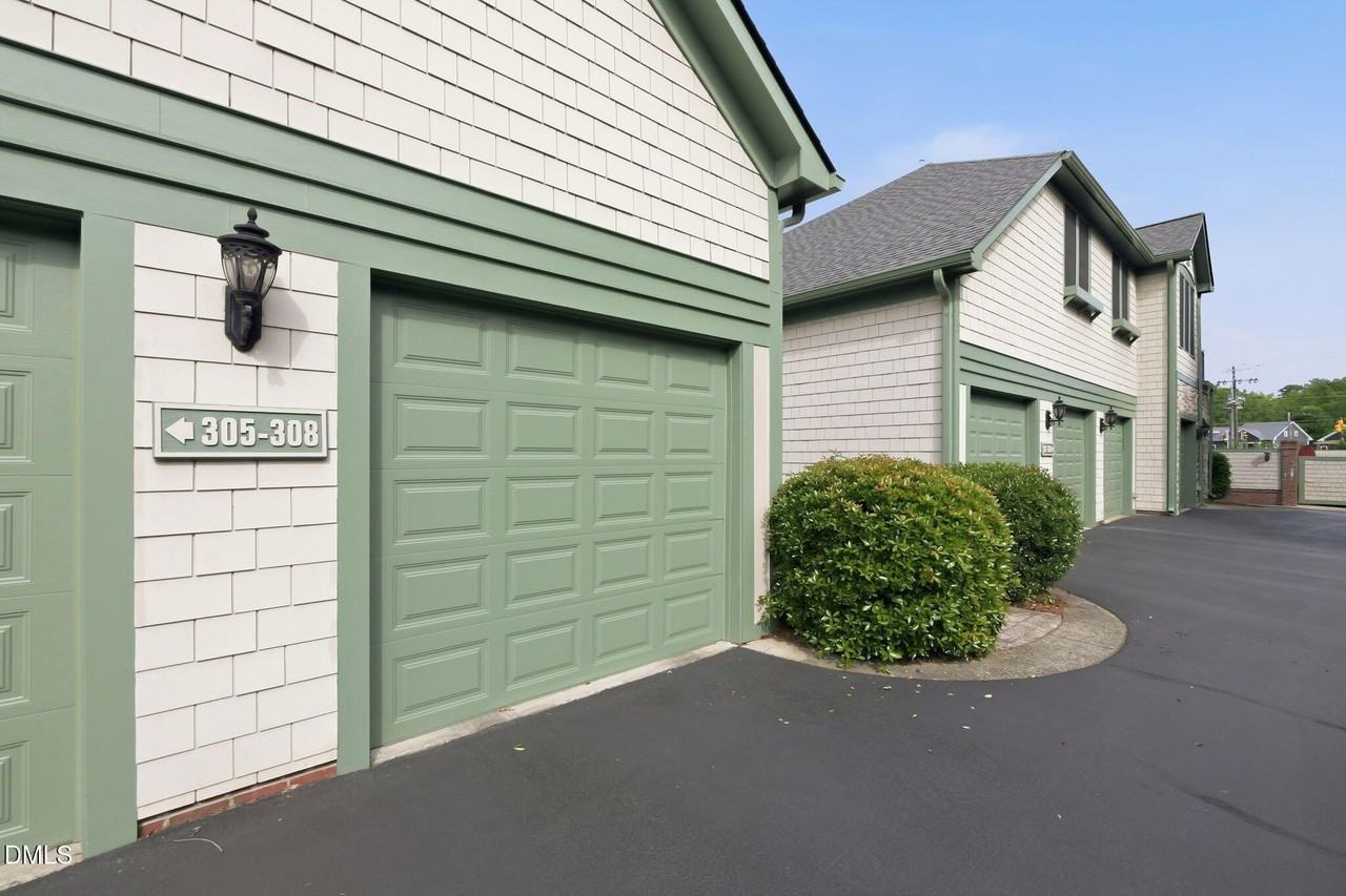 305 Presque Isle Ln - Photo 4 of 35