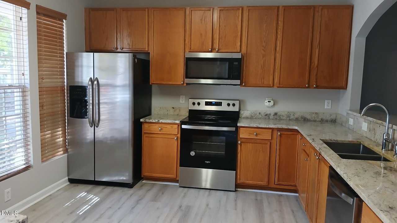 514 Walnut Woods Dr - Photo 4 of 30