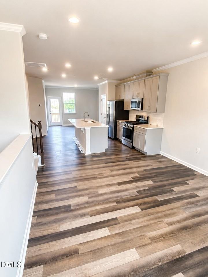640 Gimari Dr - Photo 4 of 10
