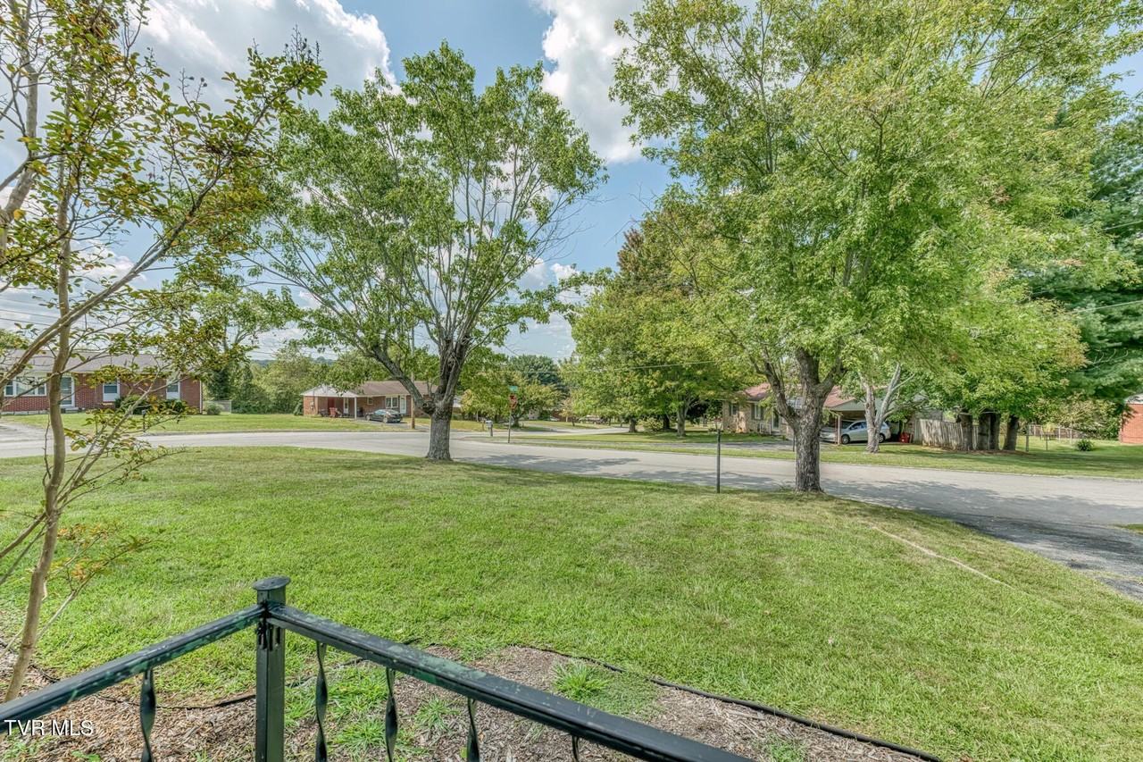 4000 Prescott Dr - Photo 5 of 36