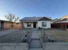 featured image of 213 E Oak St