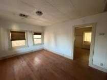 213 E Oak St - Photo 2 of 10