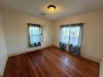 213 E Oak St - Photo 3 of 10