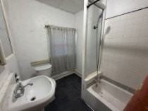 213 E Oak St - Photo 4 of 10