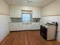 213 E Oak St - Photo 7 of 10