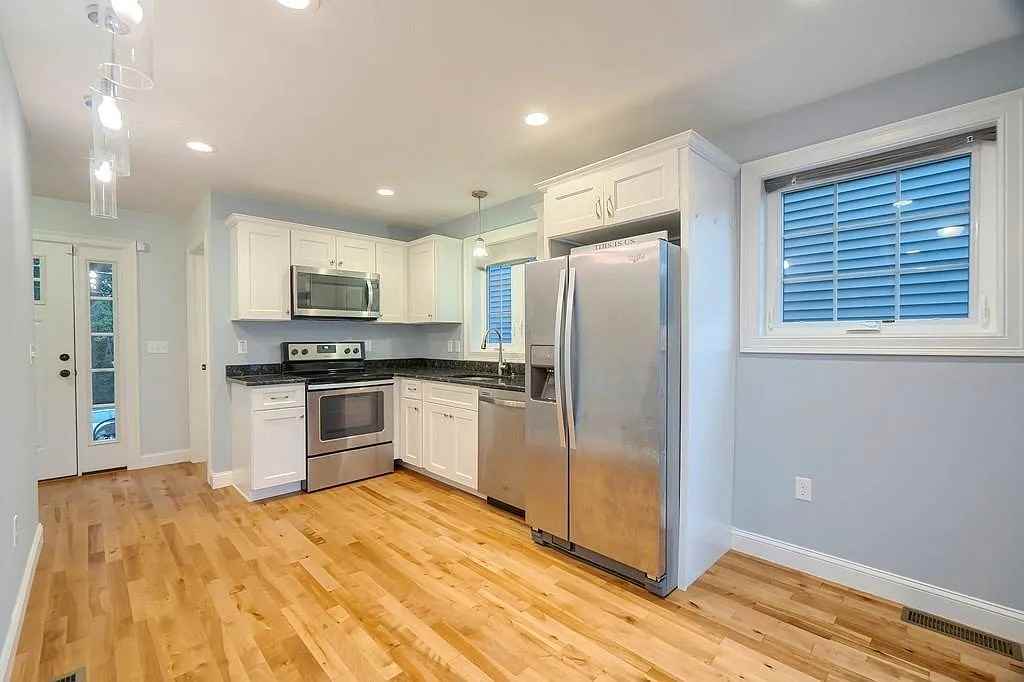 25 Dahlia Dr #1 - Photo 2 of 13