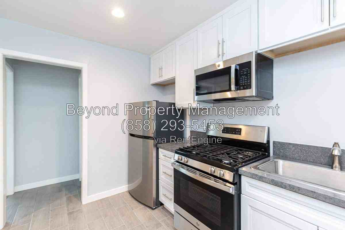 5074 Lotus St #5 - Photo 6 of 10