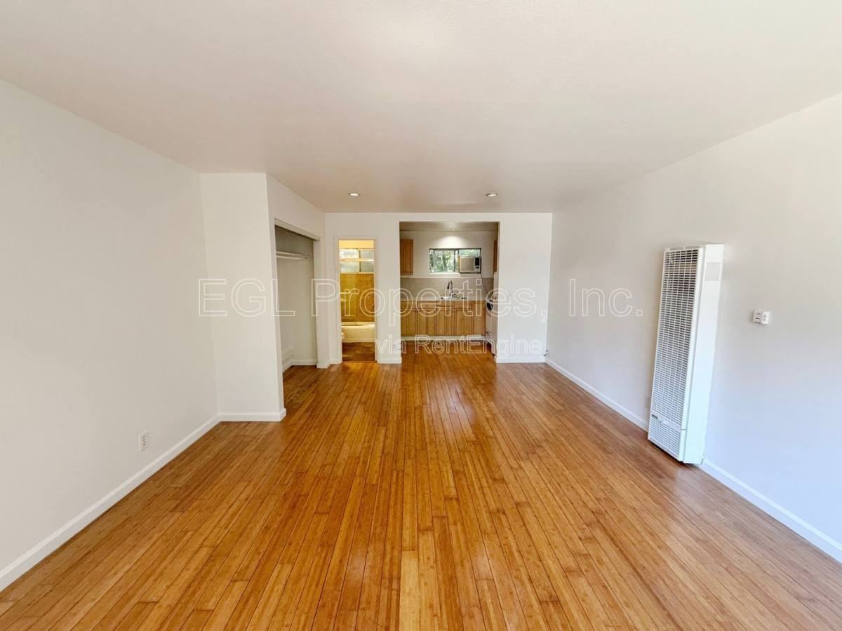 362 N San Vicente Blvd #D - Photo 2 of 10