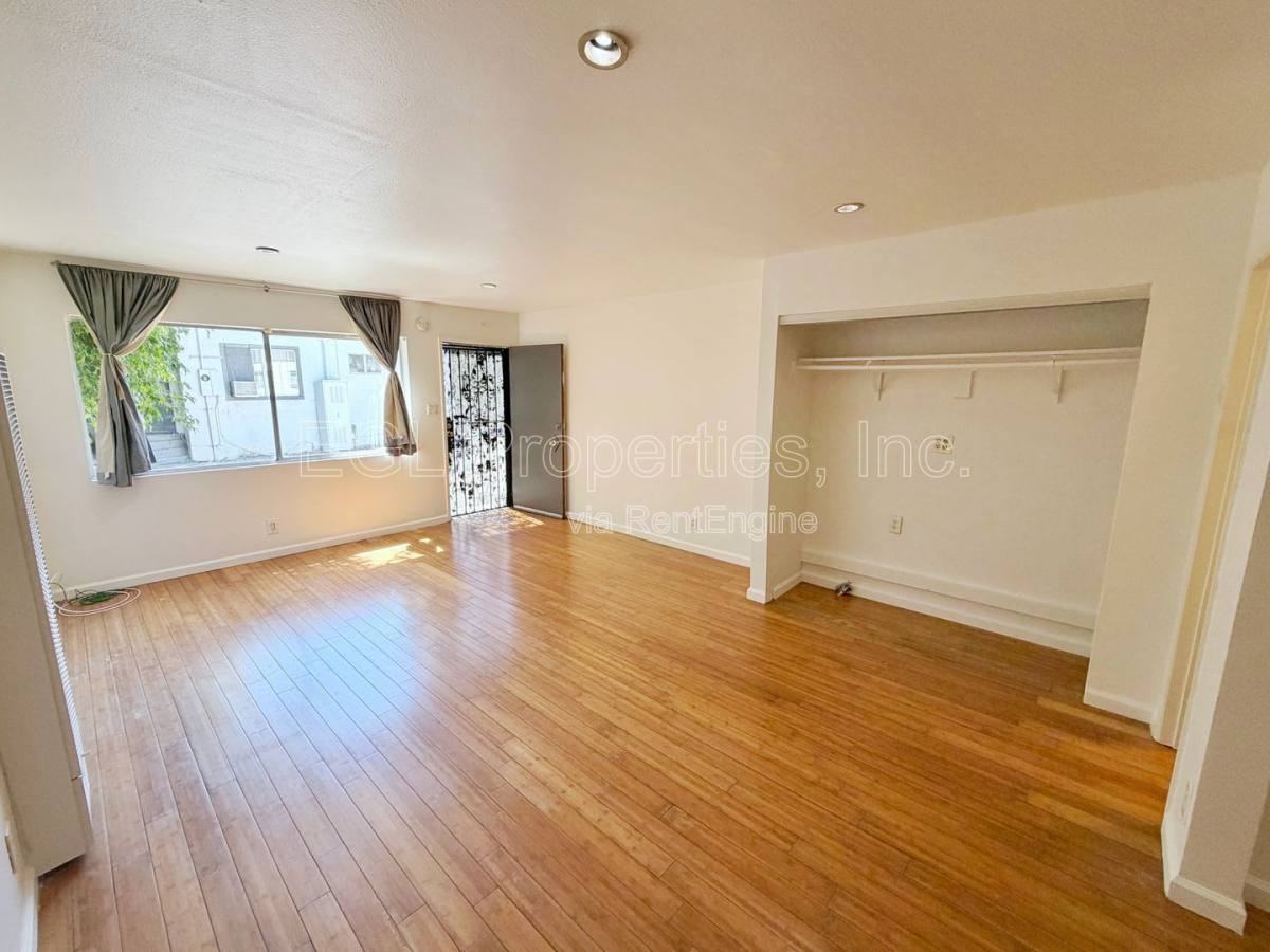 362 N San Vicente Blvd #D - Photo 4 of 10