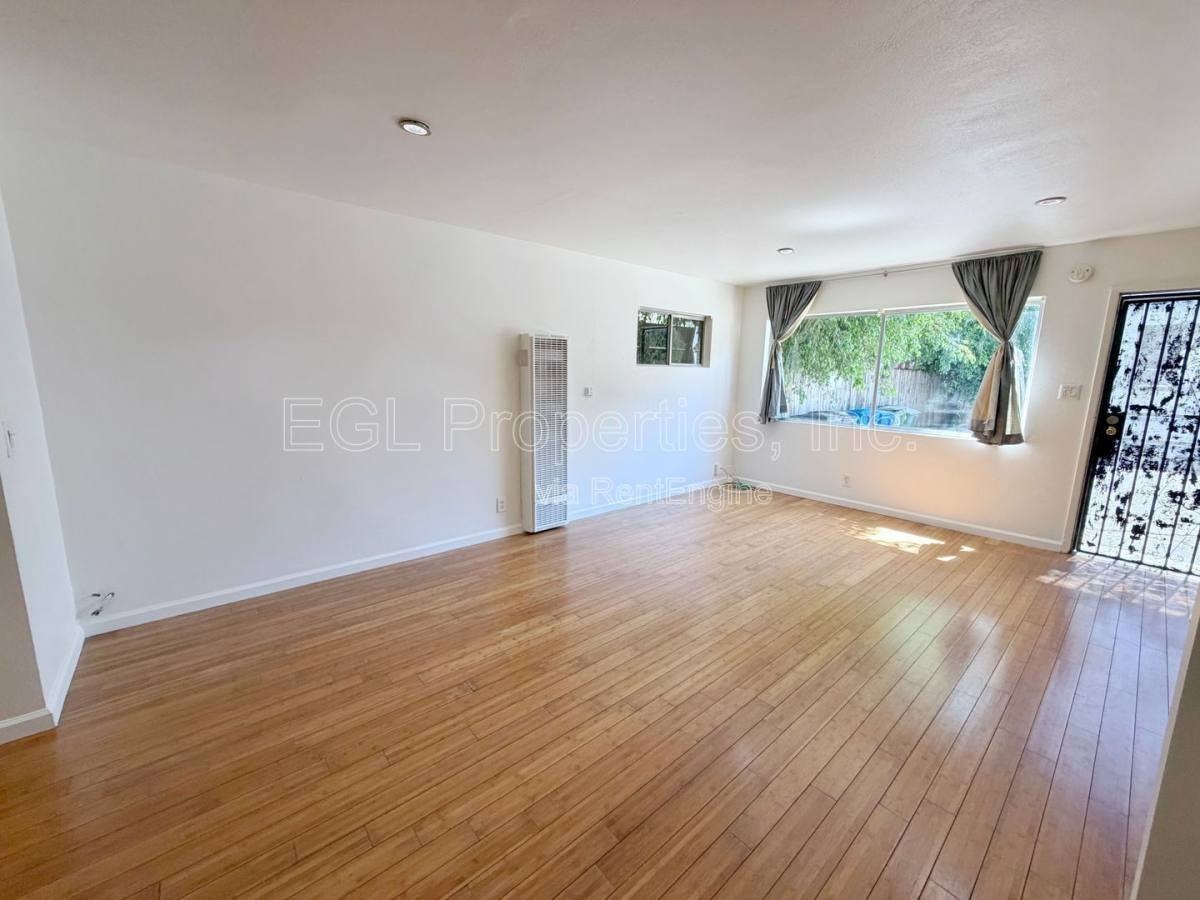 362 N San Vicente Blvd #D - Photo 5 of 10