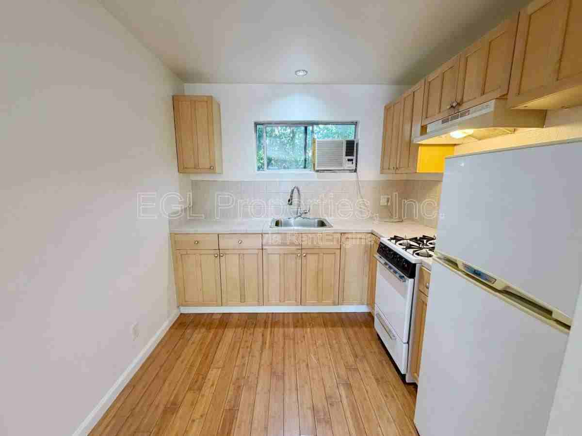362 N San Vicente Blvd #D - Photo 7 of 10