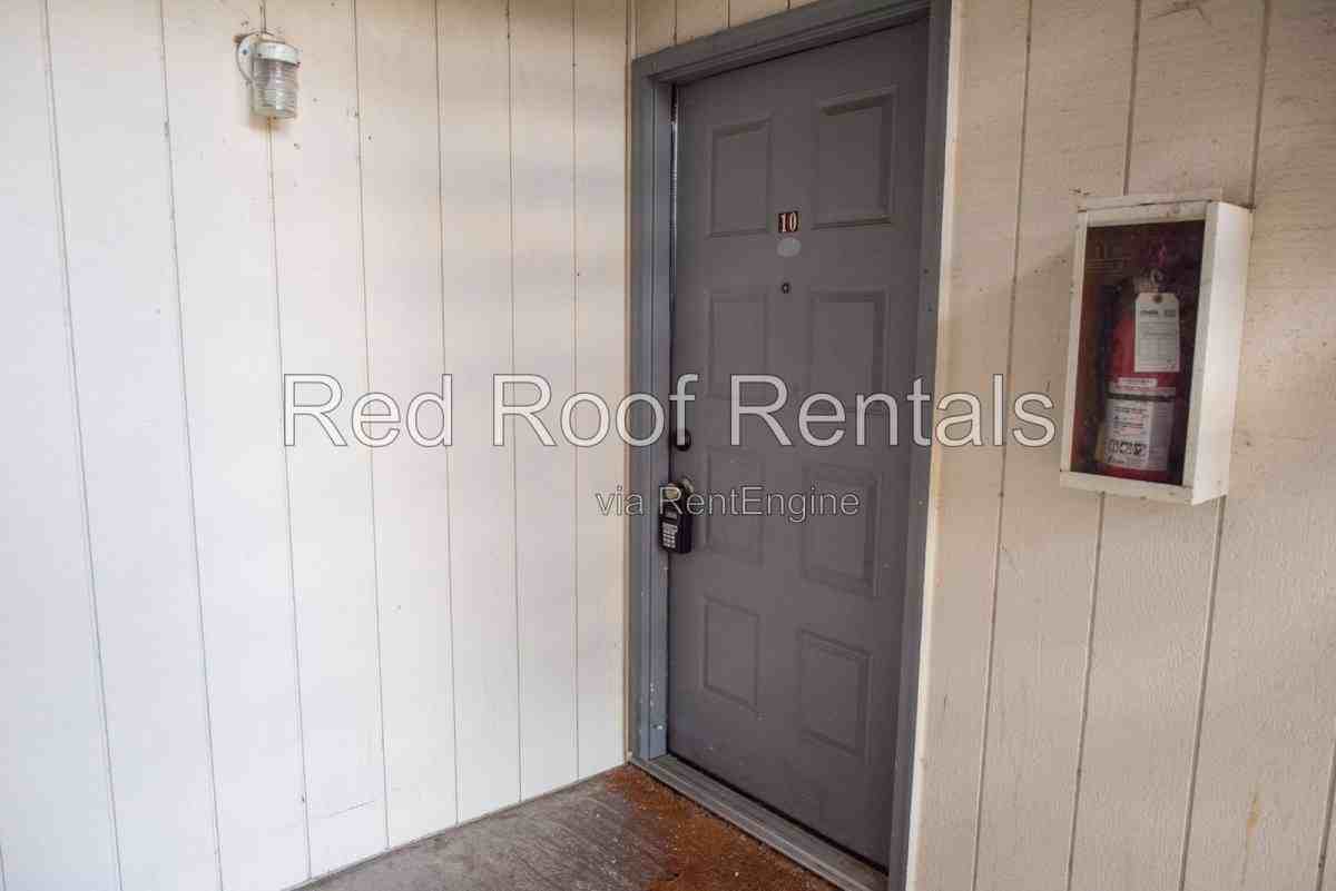 3411 92nd St S #7 - Photo 3 of 10
