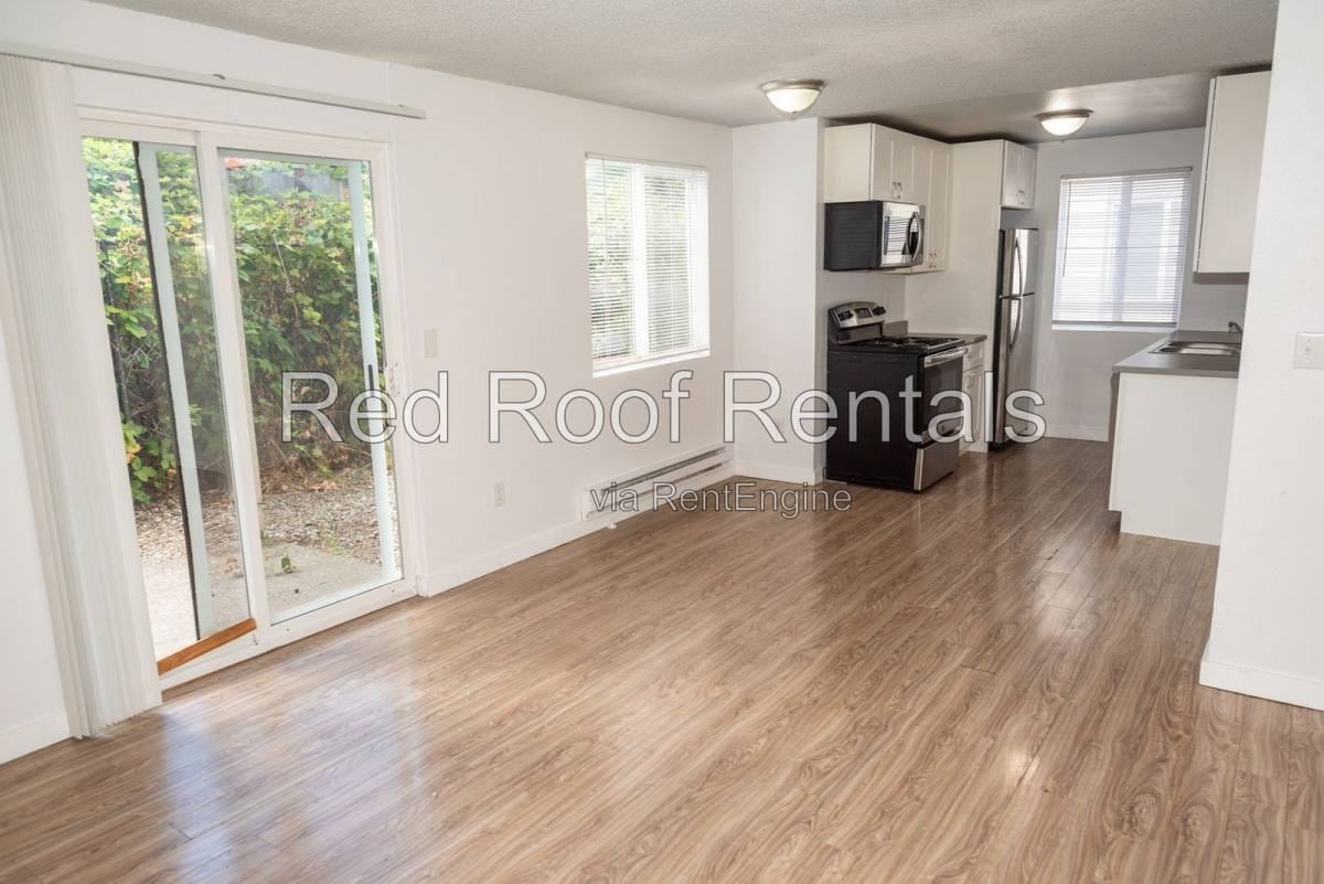 3411 92nd St S #7 - Photo 6 of 10