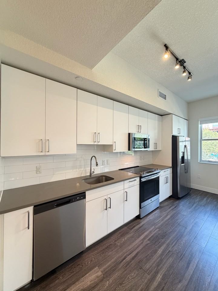 337 Northeast 26th Terrace #S2 - Photo 2 of 7
